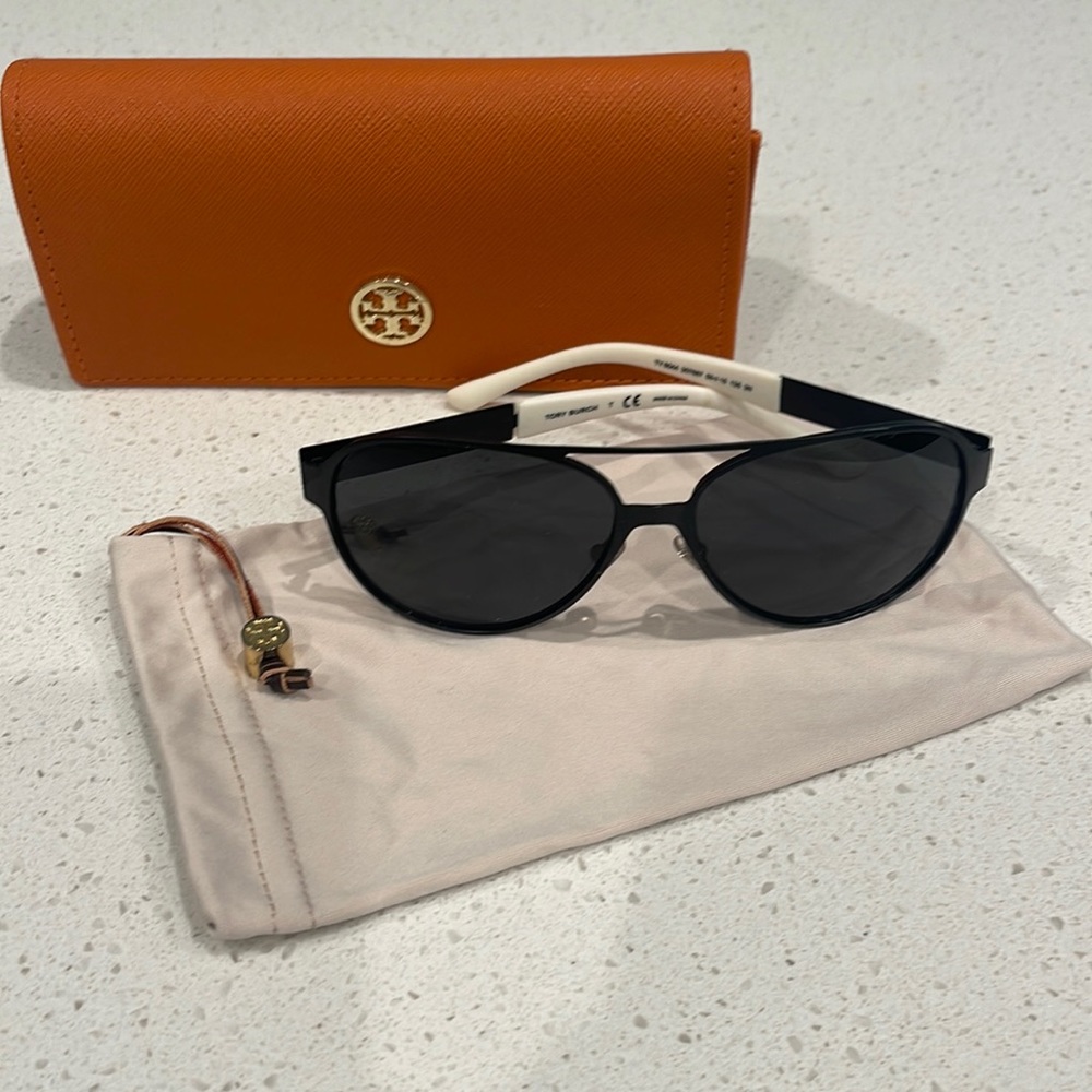 Perfect condition Tory Burch sunglasses with case